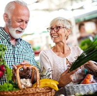 couple shopping for healthy food