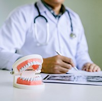 Dentist breaking down the cost of dental implants